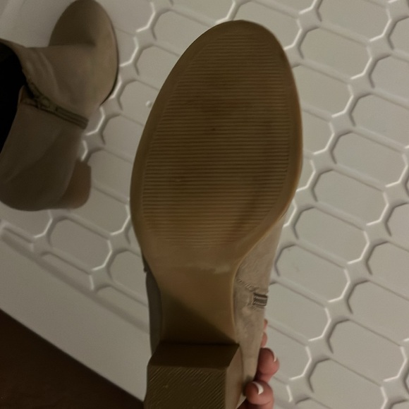 Apt. 9 Tan Ankle Boots with Gold Zipper - Picture 4 of 4